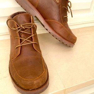 Men’s Ugg lace up boots.  Never worn size 6.